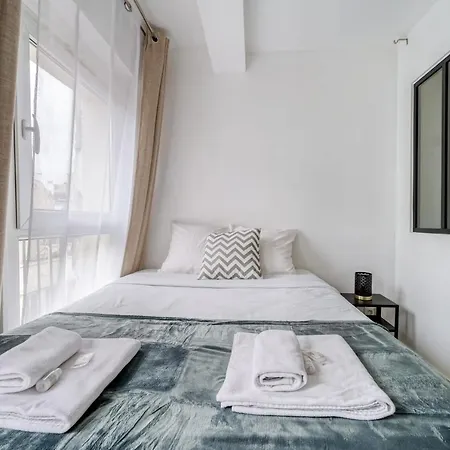Beautiful Apartement With 2 Bedrooms In Centre Apartment *